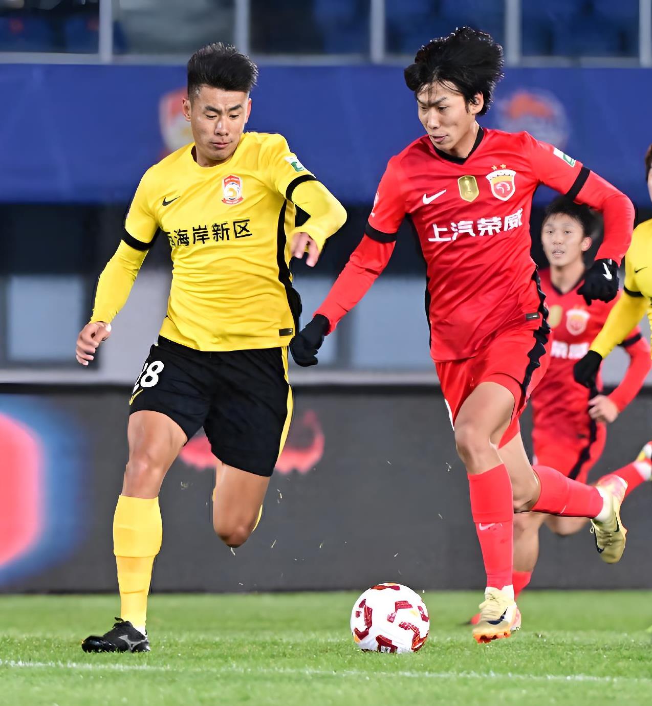 九游体育APP荷甲倒计时，上海海港赛前伤情更新，细节引发关注，话题不断，资深球员宣示担当的简单介绍